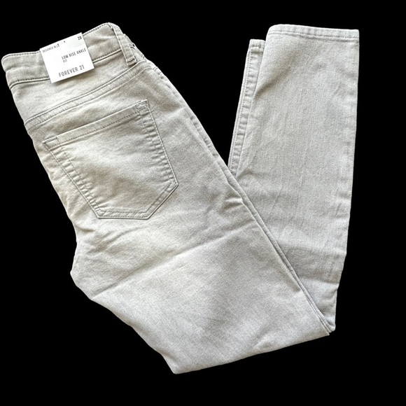 𝅺Forever 21 Low Rise Ankle Women’s Jeans • NWT • Size: 28​ - Picture 9 of 12